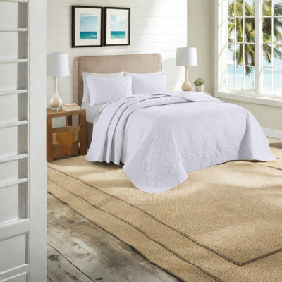 Oversized White Reversible Bedding Set, Polyester King/cal King, Transitional Medallion Design