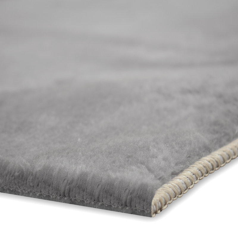 Tapis gris en polyester tissé à la machine Caius, Tapis de couloir 6 pi 7 po x 16 pi 5 po