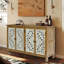 Buffet d'appoint moderne à 4 portes. Aspect vieilli, idéal pour une entrée ou un couloir. Finition peinte, aspect vieilli, fonctionnel.
