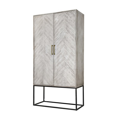 Armoire en bois massif