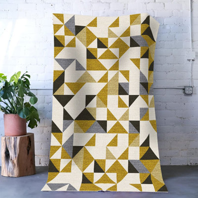 Tapis multicolore à motif géométrique triangulaire