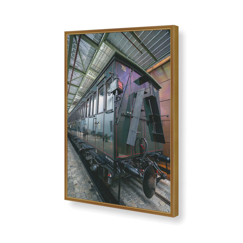 «Railroad Car II» par Martin Podt, reproduction d'art, L 12 po x H 18 po, Doré, Impression encadrée