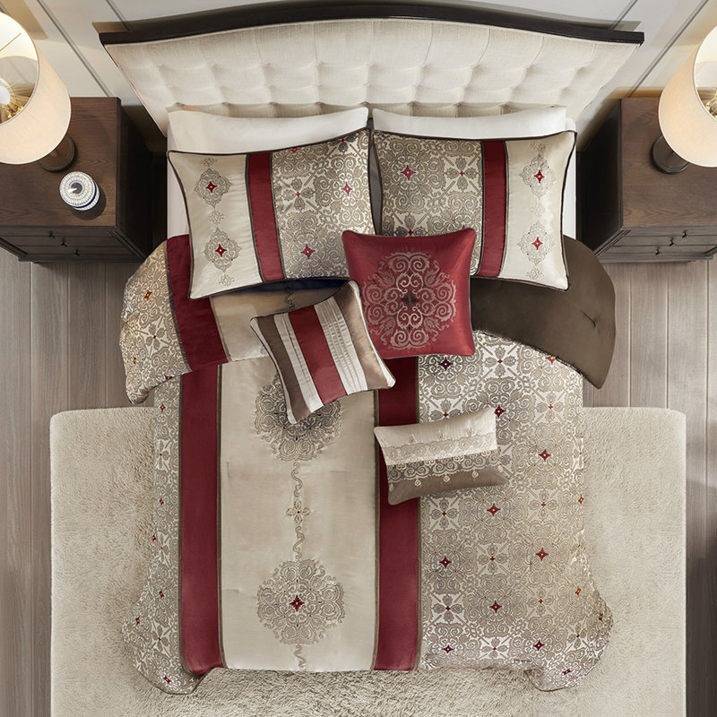 Ensemble de literie pour grand lit 7 pièces - rouge avec broderie et décorations