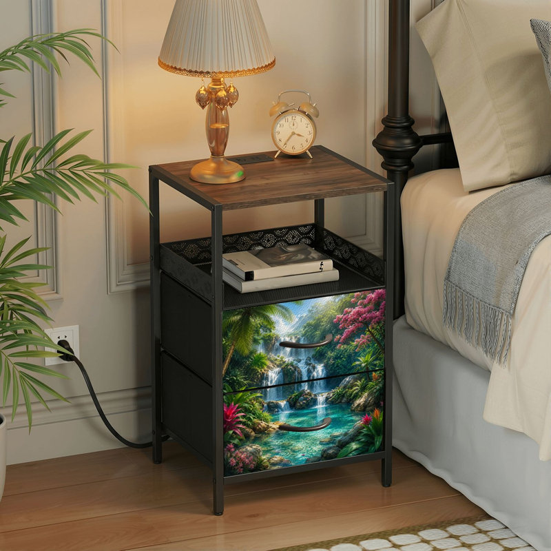 Table de chevet avec station de recharge, 2 tiroirs, ports USB et prises électriques, tablette ouverte, noire, pour chambre ou salon. Motif imprimé : cascade tropicale, forêt, piscine turquoise et fleurs éclatantes.