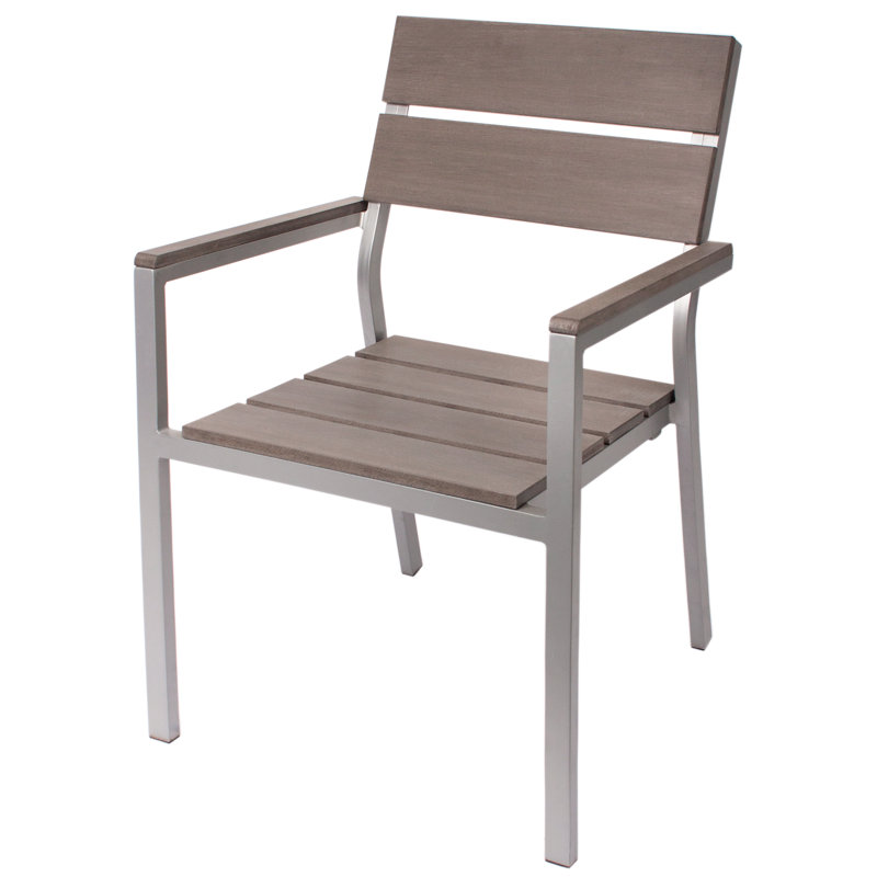 Chaise de patio empilable en teck