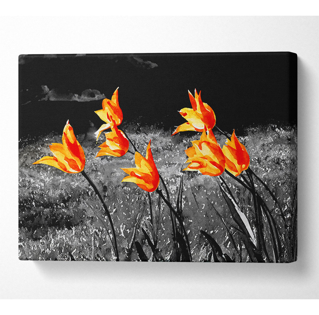 Orangefarbene Tulpen auf B N W - Druck