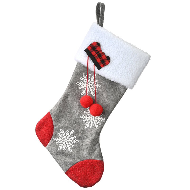 Chaussette de Noël grise avec flocons de neige 18 po The Holiday Aisle®
