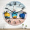 Trois bateaux de pêche colorés sur une plage de sable - horloge murale nautique et côtière