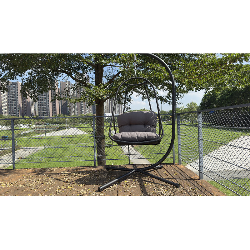 Fauteuil à œufs pivotant avec support et porte-gobelet pour une utilisation intérieure / extérieure avec une conception pliable et une fabrication en osier résistant aux intempéries