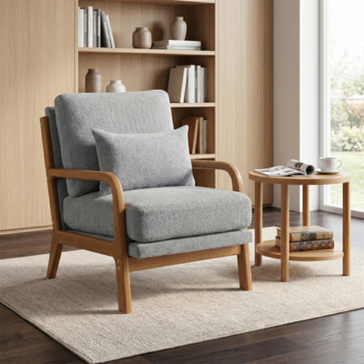 Chaise longue classique en bois avec revêtement Nubby et conception ergonomique, parfaite pour les intérieurs modernes et rétro.