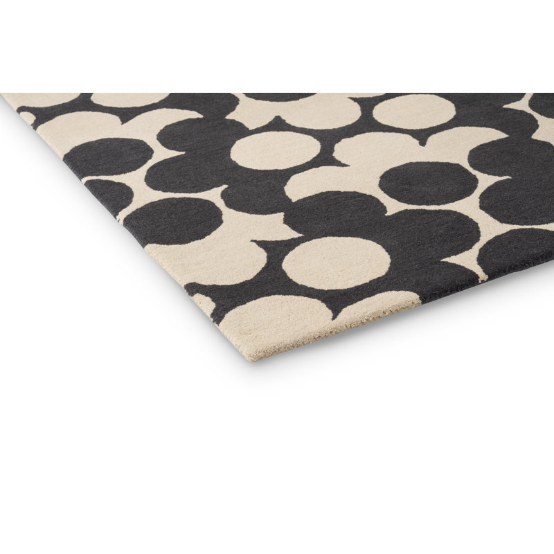 Wool Floral Area Rug in Black/Off-White, Rectangle 5'3" x 7'6"
