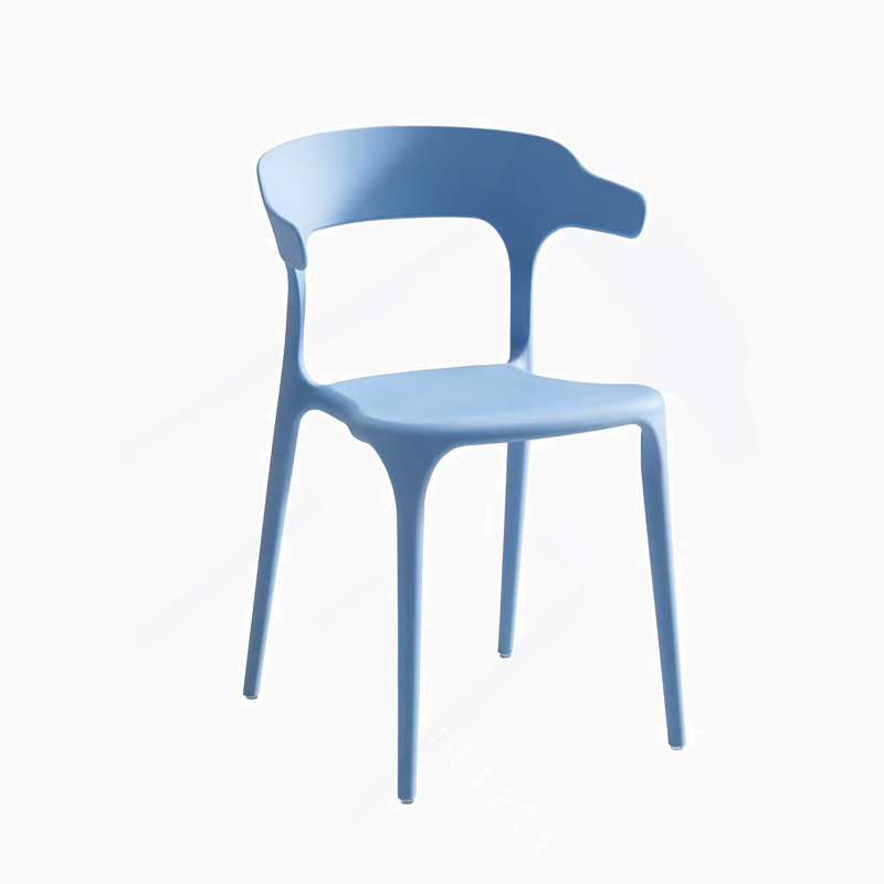 Un ensemble de 4 chaises empilées, Bleu