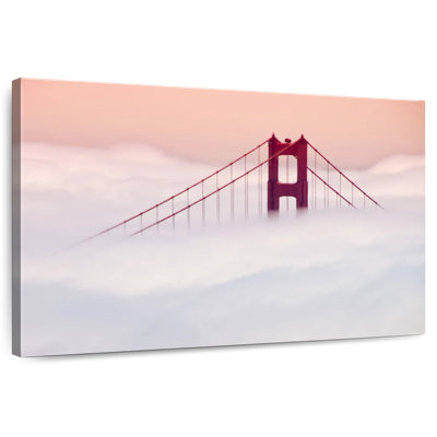 Lilie brouillard couvert Golden Gate Bridge