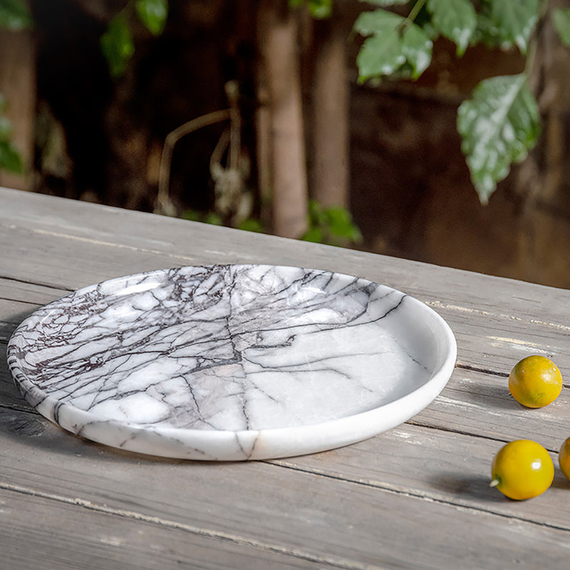 Assiette de nourriture lilas