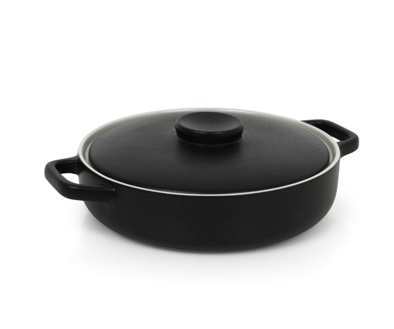 Plat de cuisson rond avec couvercle à l’avant de la maison Kiln® Ovenware