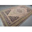 Tapis traditionnel turc traditionnel avec un élégant motif à médaillon floral dans des tons pastel doux