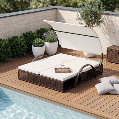 Double chaise longue d'extérieur avec dossier réglable, auvent incurvé, tables d'appoint cachées et accoudoirs arqués