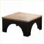 Table basse de style campagnard avec base arquée noire, plateau carré spacieux de 31,7 po pour le salon