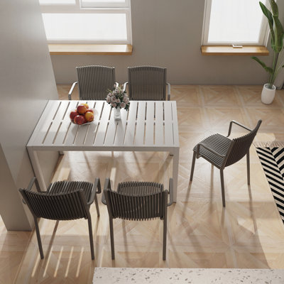 Ensemble de 4 chaises en polypropylène résistantes aux intempéries, chaises longues empilables pour la piscine, le jardin, le restaurant et l'intérieur