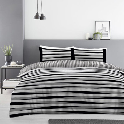 Soft Printed Polycotton Bedding Set with Duvet Cover Matching Fitted Sheet and Pillowcases Cotton Blend Breathable Bedding