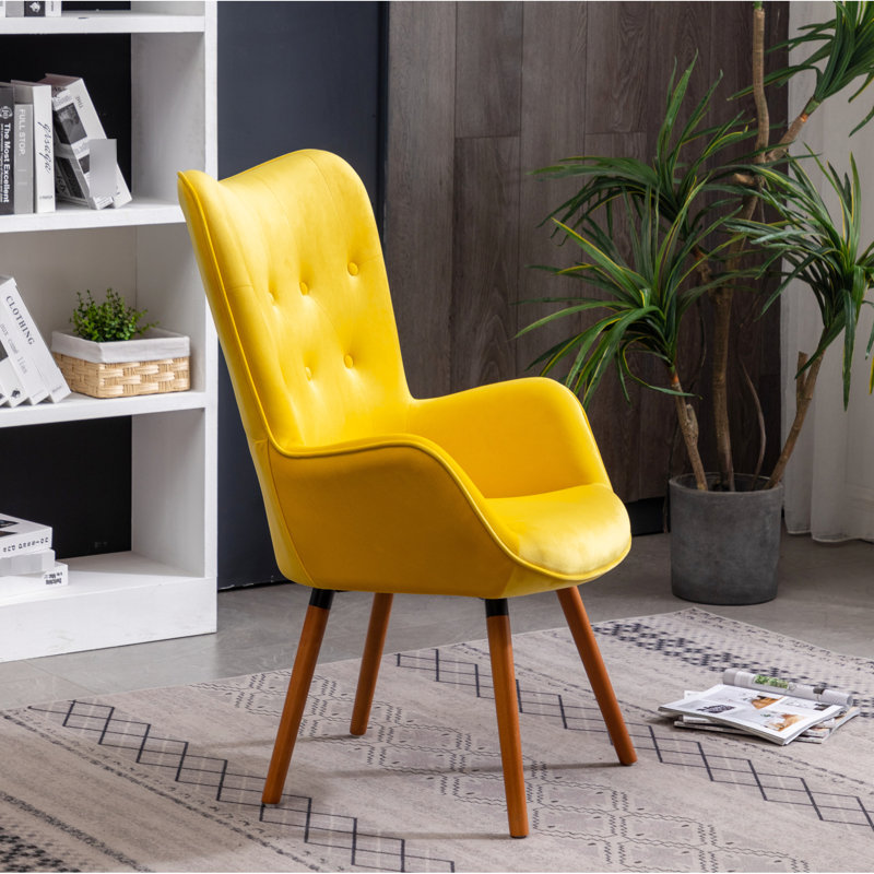 Chaise d'appoint à dossier en velours jaune avec pieds en bois massif et assise confortable
