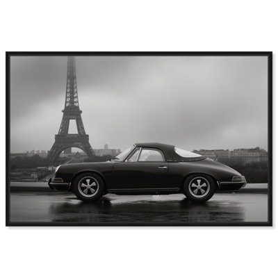 «Classic Car and Eiffel Noir», photographie élégante par Art Remedy