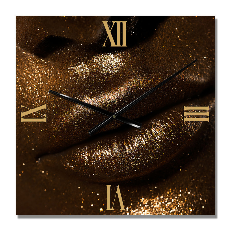 «Woman Lips with Glitter and Spangle» - Horloge murale moderne, Petit