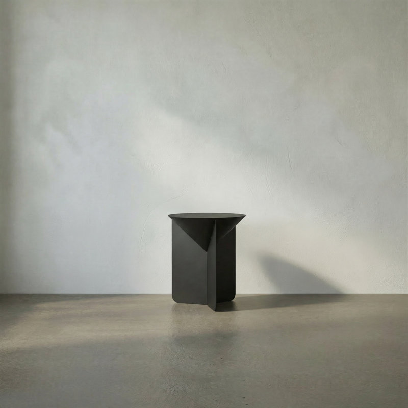 Table de bout à piédestal en acier Lora