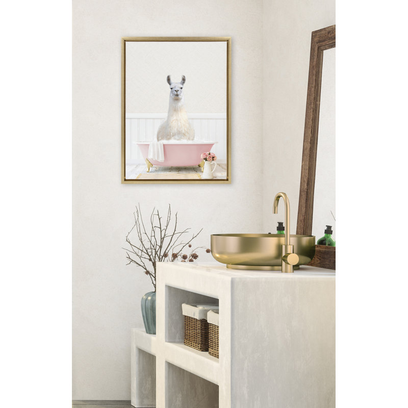 «Llama in Cottage Rose Bath» par Amy Peterson, reproduction d'art sur toile encadrée, Cadre doré