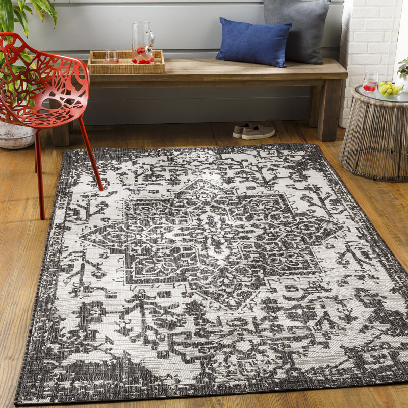 Tapis noir intérieur / extérieur Voegele, Ovale 6 pi 7 po x 9 pi
