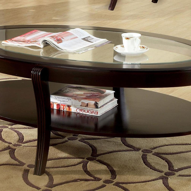 Table basse ovale de style contemporain avec plateau en verre au fini espresso et plateau inférieur en bois massif
