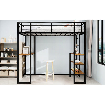 Lit en fer noir avec des escaliers des deux côtés pour la chambre à coucher simple, avec installation d'économie d'espace et de stabilité.