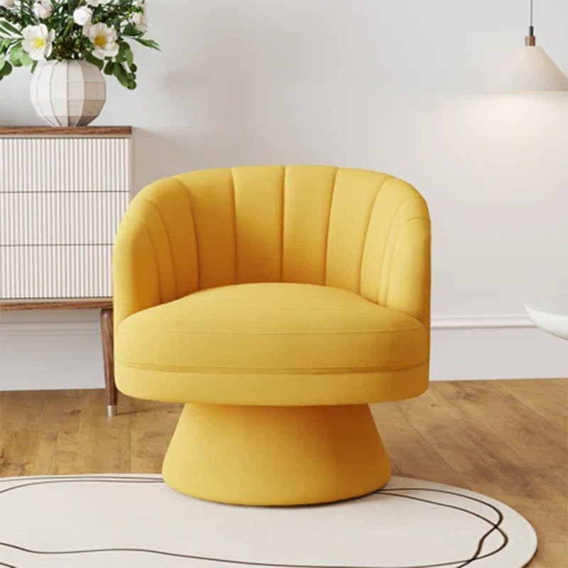 Fauteuil demi-tonneau pivotant en velours Murrow, Jaune