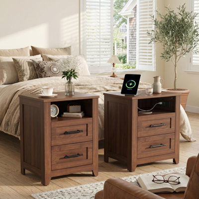 Ensemble de 2 tables de chevet Farmhouse avec 2 tiroirs et compartiment ouvert, table d'appoint avec station de charge et tablette de rangement pour la chambre à coucher et le salon, brun