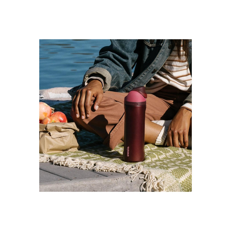 Bouteille d'eau isotherme en acier inoxydable Owas FreeSip 24 oz avec paille intégrée et couvercle étanche, cerise noire et rouge
