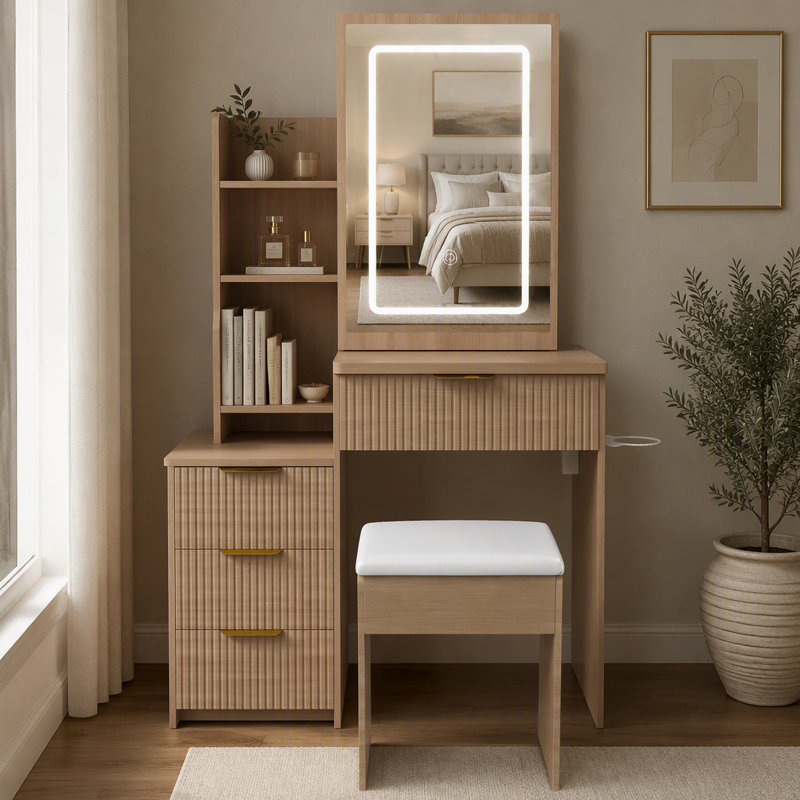 Ce meuble-lavabo moderne comprend 3 modes d'éclairage DEL à luminosité réglable, 4 tiroirs et plusieurs tablettes de rangement ouvertes, un porte-sèche-cheveux et une prise de courant, une coiffeuse