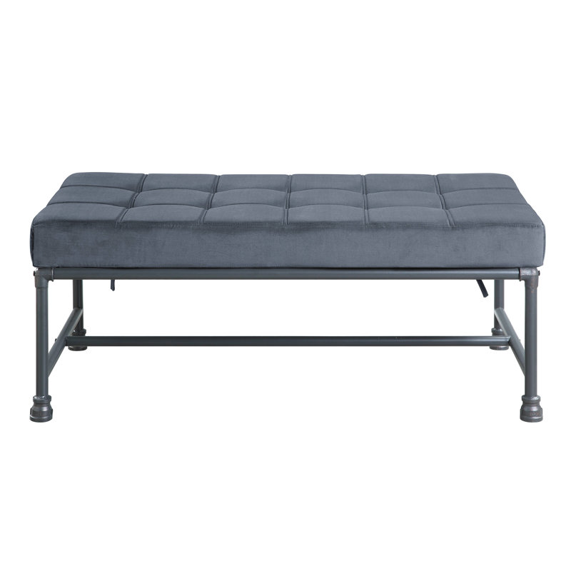 Banc en velours à finition gris sablé, siège et dossier en mousse à mémoire de forme Kd avec structure en métal de style tuyau de rencontre, espace entre les planchers de 13 po, capacité de chargement de 300 lb, profondeur du produit de 24 po, largeur de 48 po et hauteur de 18 po,