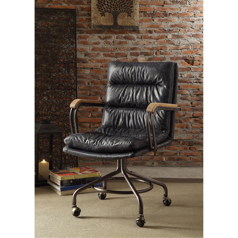 Chaise de bureau intemporelle au design rétro avec cuir rembourré de mousse classique pour un mouvement stable