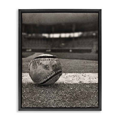 Cadre flottant de baseball rétro patiné, design par Marcus Prime