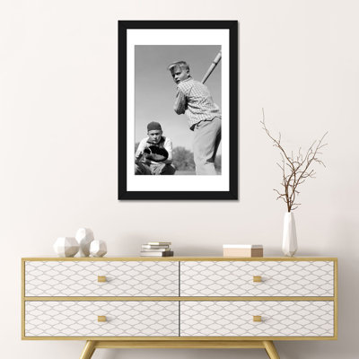«1950s Teen Boy at Bat with Catcher Crouching Be derrière him», reproduction de photo sur toile tendue