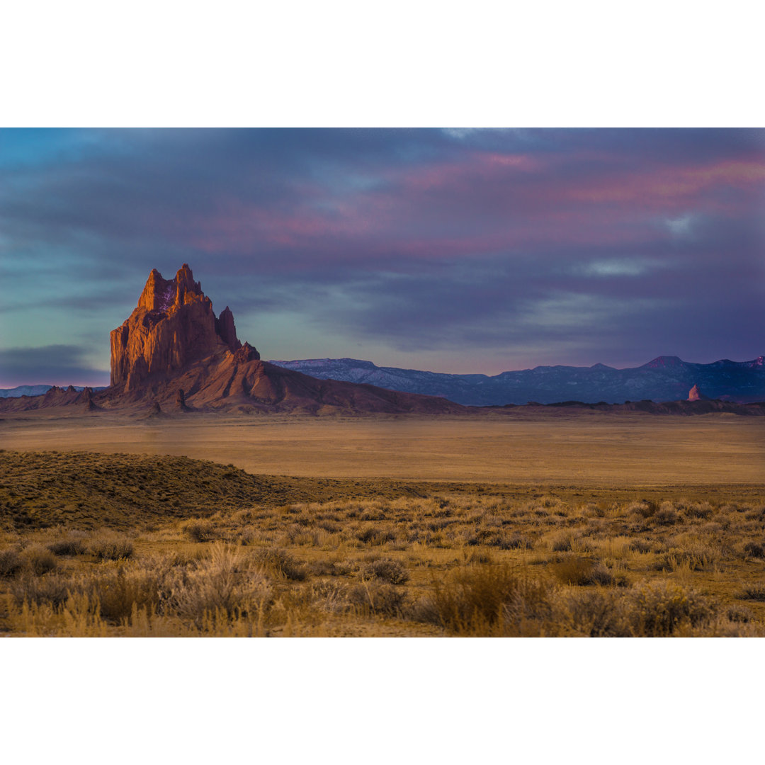 Shiprock bei Sonnenaufgang von XiFotos - Leinwandbild