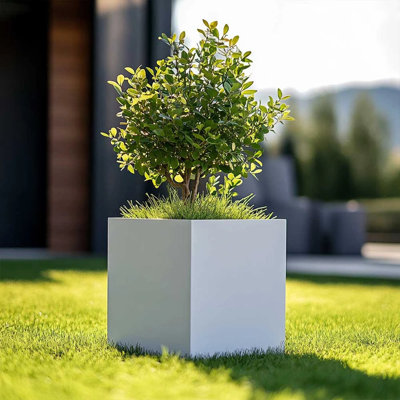 Babrow Metal Planter Box