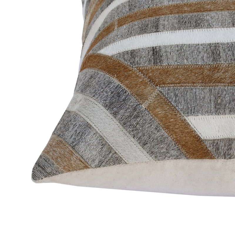 Coussin décoratif en fausse fourrure