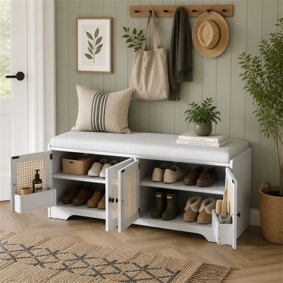 Banc de rangement multifonctionnel en bois avec coussin amovible, portes en rotin tissé et tablettes réglables pour le couloir et le salon