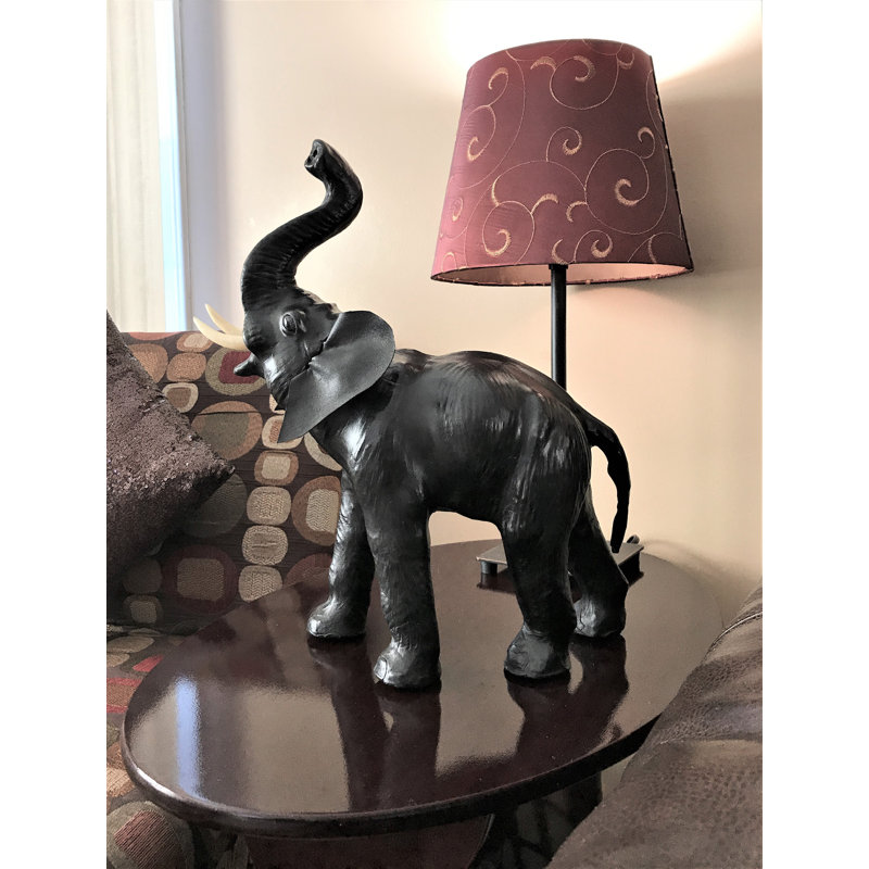 Statue éléphant debout , H 26 po x l 24 po x P 14 po
