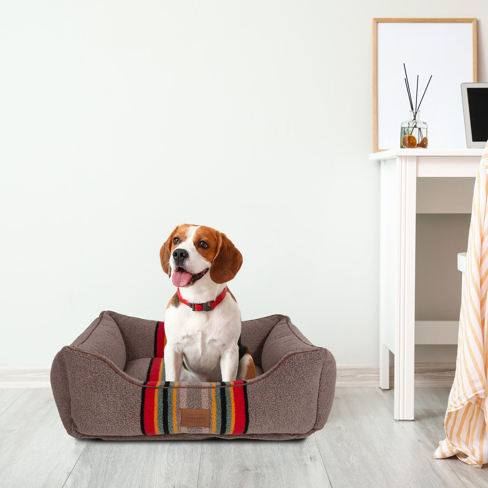 Yakima Striped Pet Bed, Medium ( 30"W x 24" D x 9" H), Umber Striped Sherpa