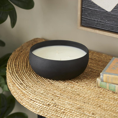 Bougie en pot texturée et parfumée en métal