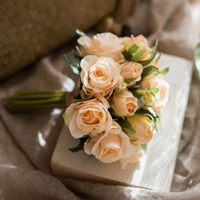 Arrangement floral rose en soie rustique