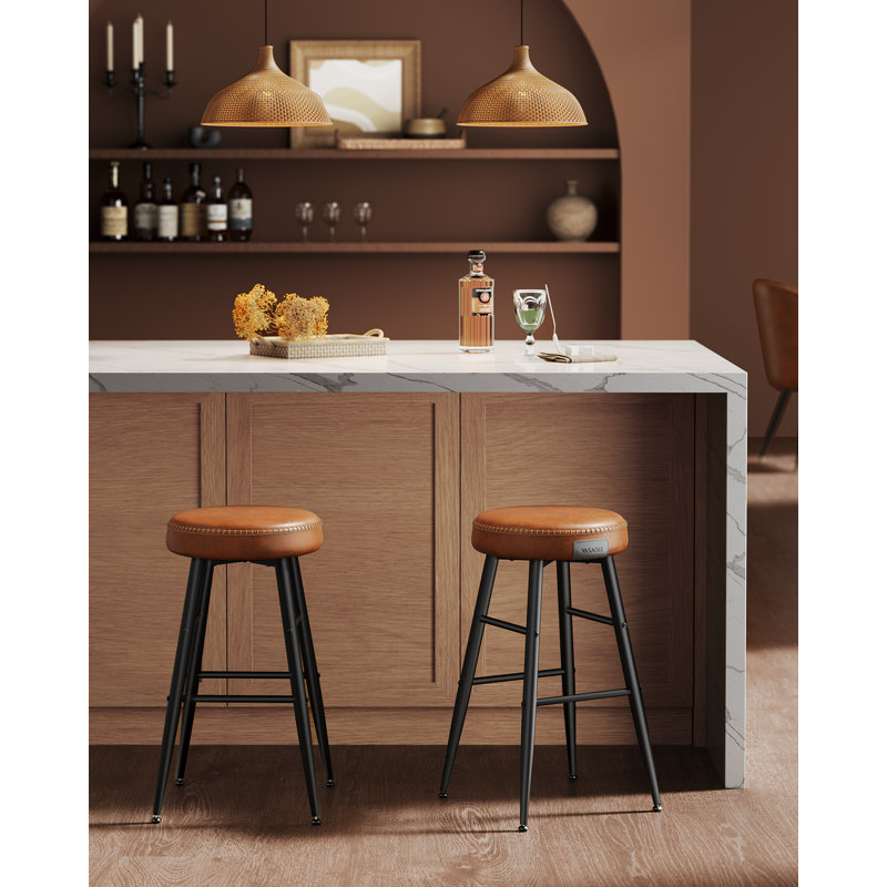 Tabouret Parmley, Similicuir brun caramel / cadre noir, Tabouret de comptoir (siège d'une hauteur de 24,8