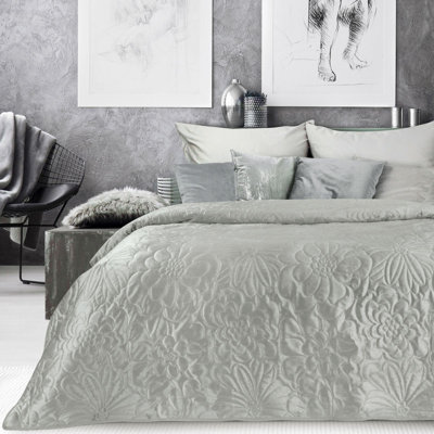 Rosdorf Park Cheserfo Floral Bedspread